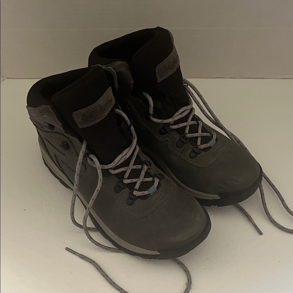 Columbia Women's Waterproof Hiking Boot Sz 10